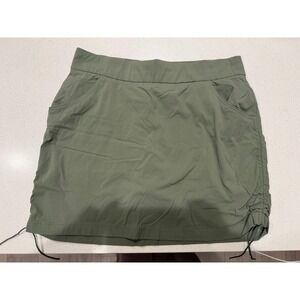 Columbia Women's Trek Skort in Green Size L